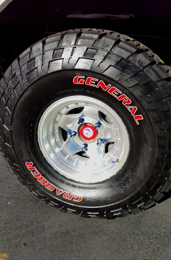New General Grabber red letters in 35x12.50R15 on AR23, in 15x8.