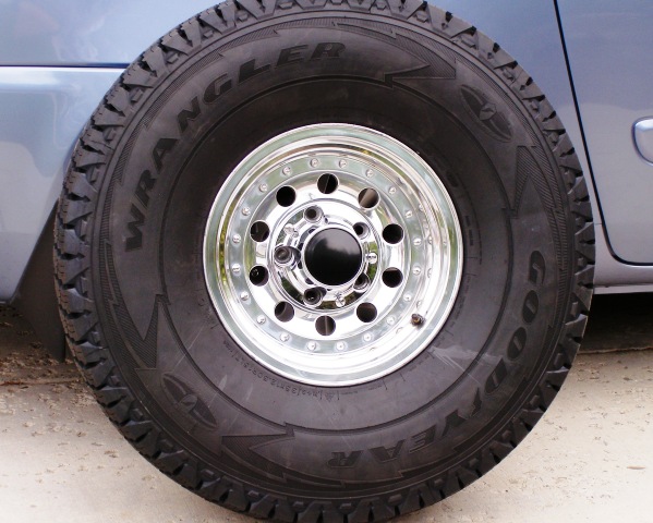 Goodyear Silent Armor 35x12.5-15 & Polished Wheels (5).JPG