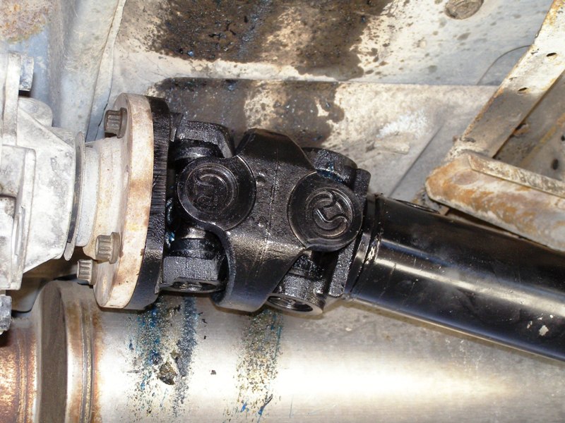 Rear Driveshaft 3-27-2010 (3).JPG