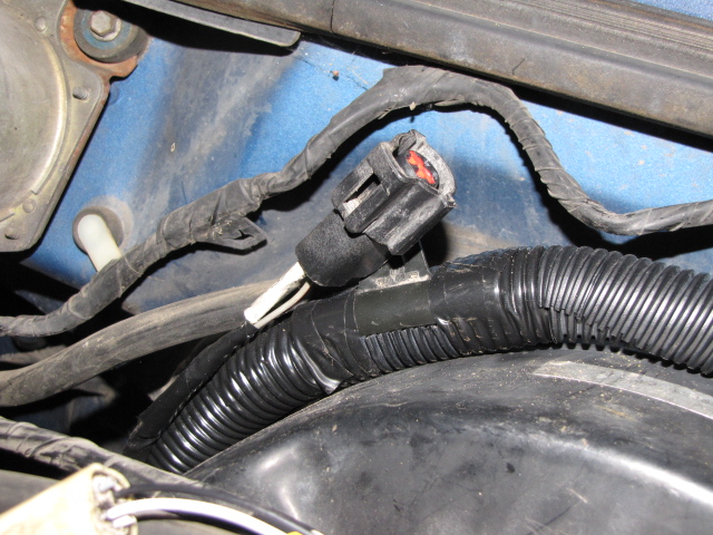 Speed sensor connector at harness.