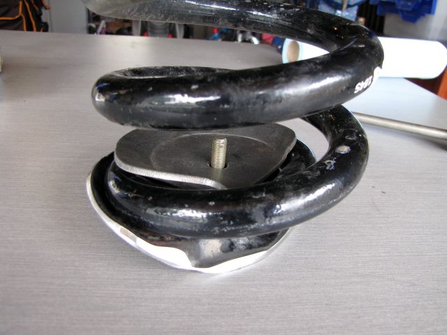 Upper coil retainer 003.JPG