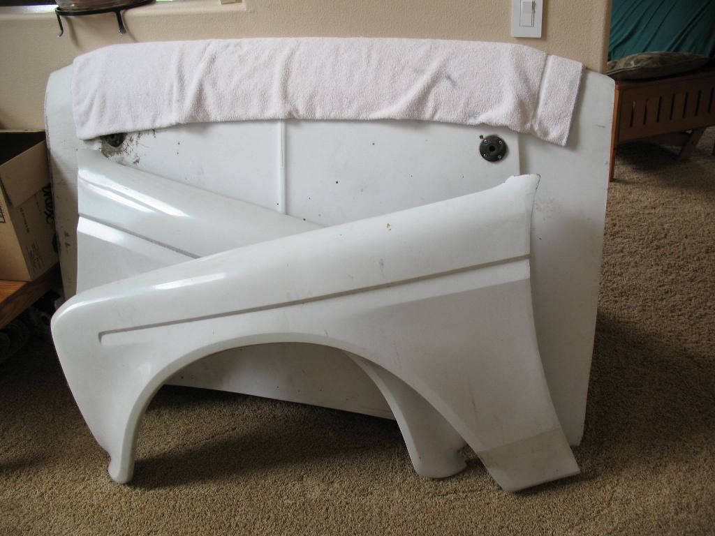 80 Ford Glass in the living RM - Copy.JPG