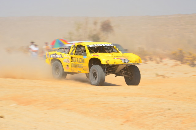 Pistol Pete Soren blasting thorough the Borrego pits... he was still in the race